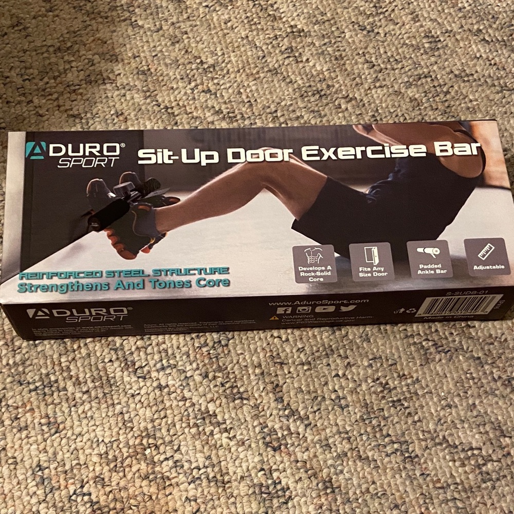 Black Sit-Up Door Exercise Bar